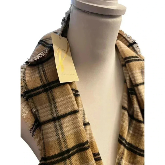 Collection eighteen NWT infinity scarf - Picture 2 of 3